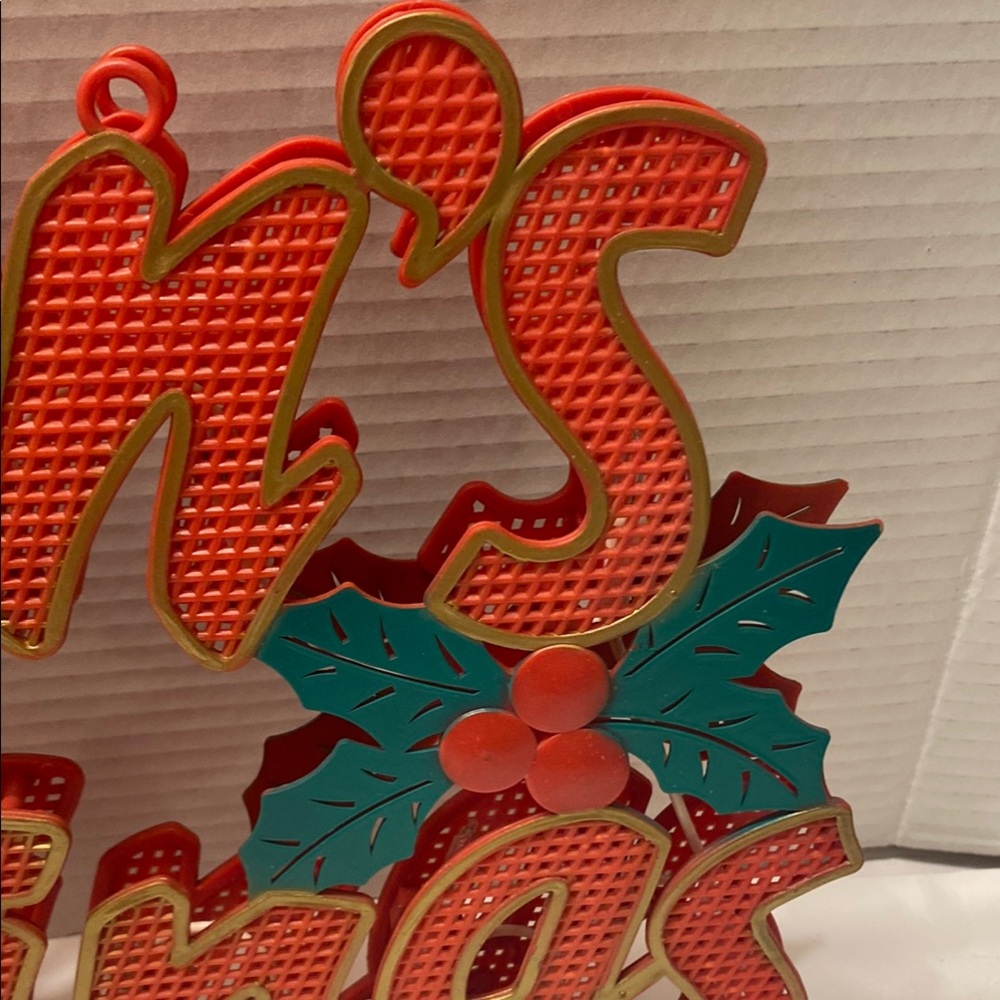 Vintage Red and Green Season's Greetings Sign - Picture 5 of 10